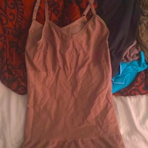 Skims looks alike sucks in waist makes you look skinny not worn once size small